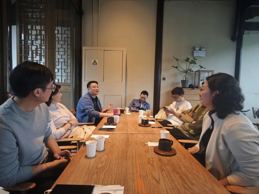 登高望远沐清风 凝心聚力促发展 登高望远沐清风 凝心聚力促发展